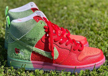 Load image into Gallery viewer, NIKE SB STRAWBERRY COUGH
